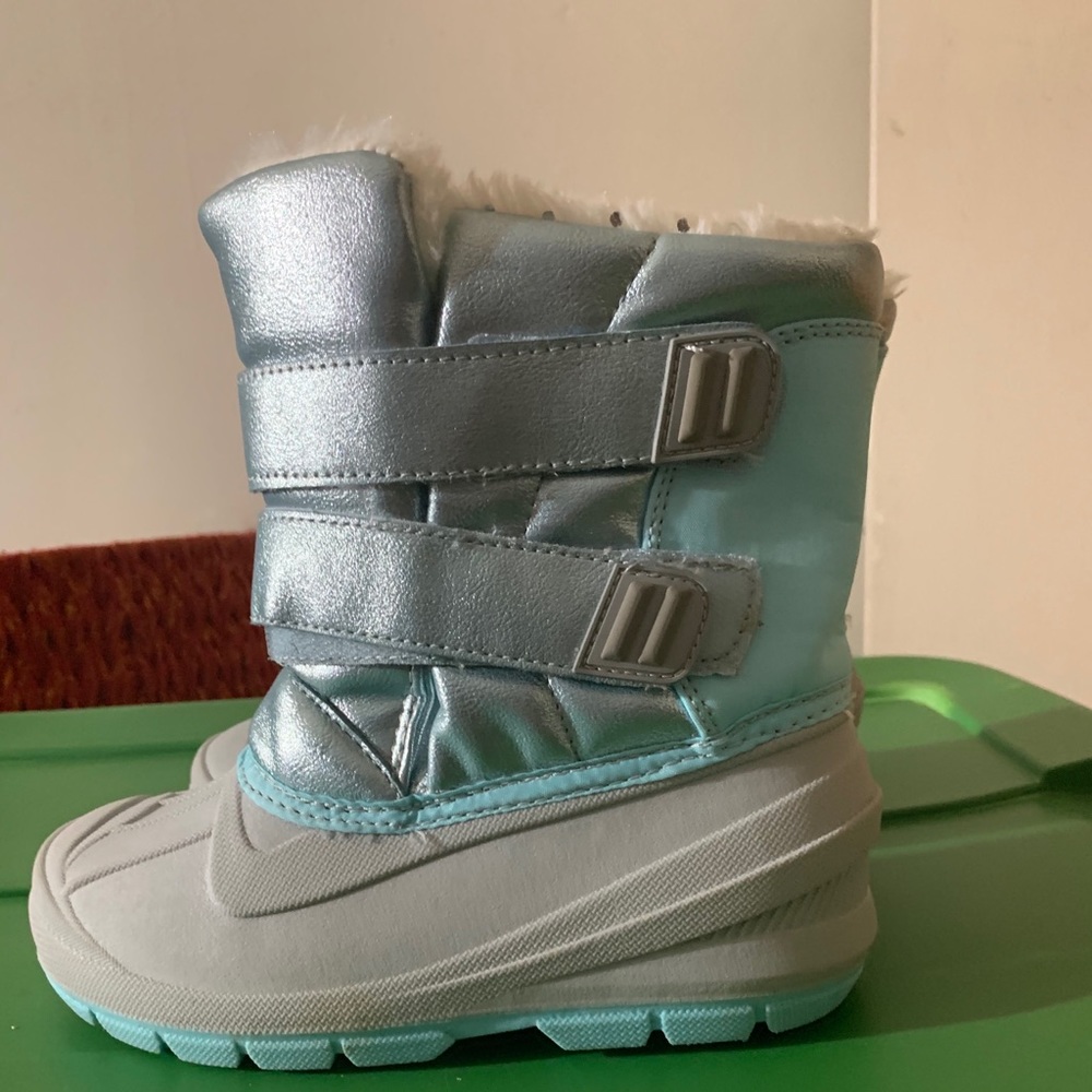 Brand new iridescent blue snow boots